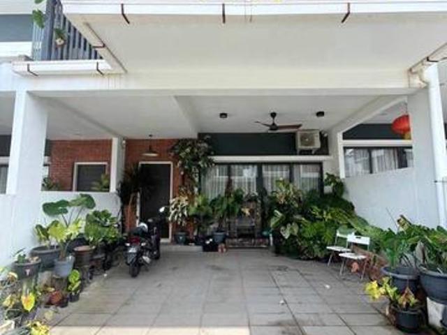 Terraced House for sale in Malaka