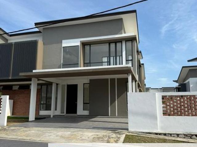House for sale in Malaka