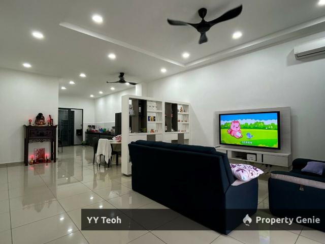 Terraced House for sale in Malaka