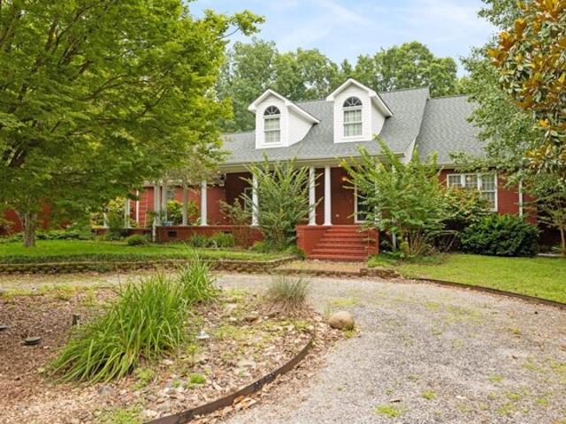House for sale in Loretto
