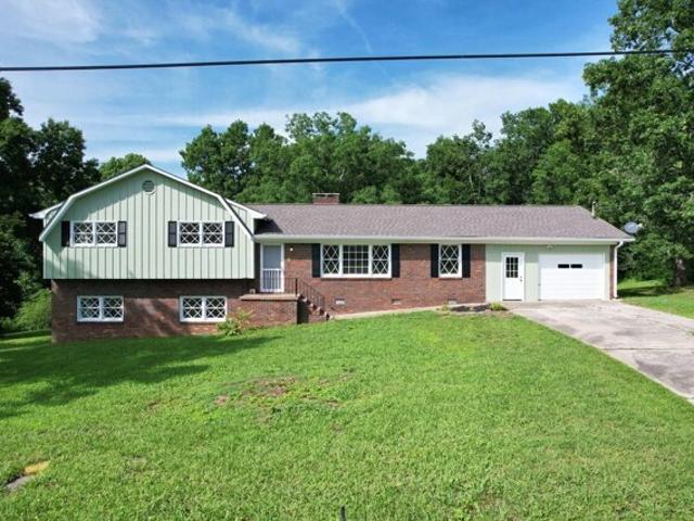 House for sale in Etowah