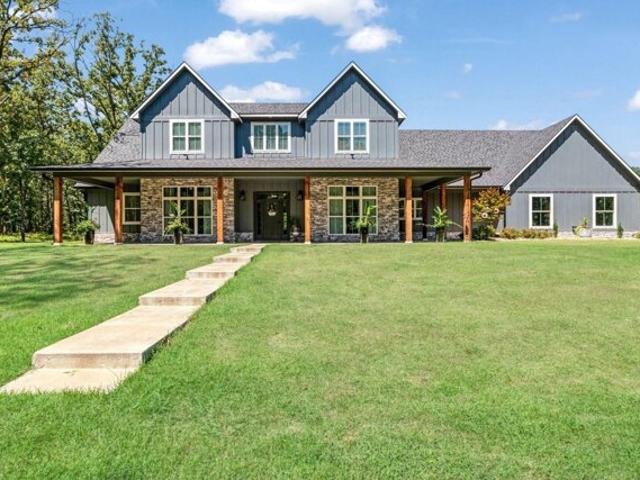 House for sale in Paris, Texas
