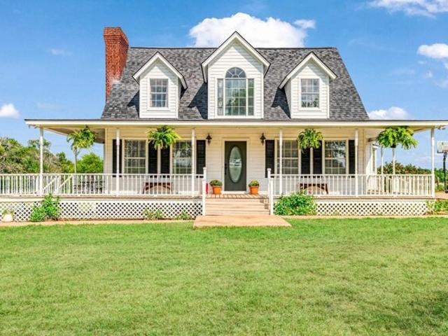 House for sale in Paris, Texas
