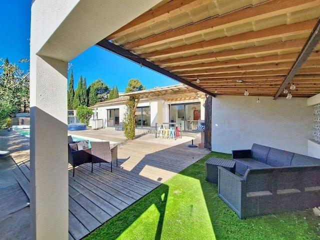 Maison vente à Narbonne, Escales