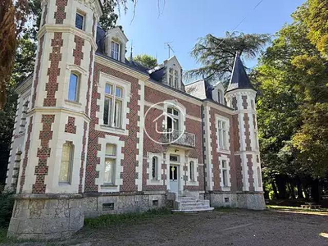 Maison vente à Blois, Cour-cheverny