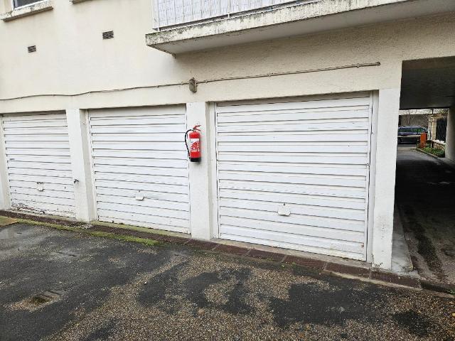 Garage vente à Nanterre, Courbevoie