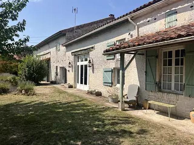 Maison vente à Confolens, Courcôme