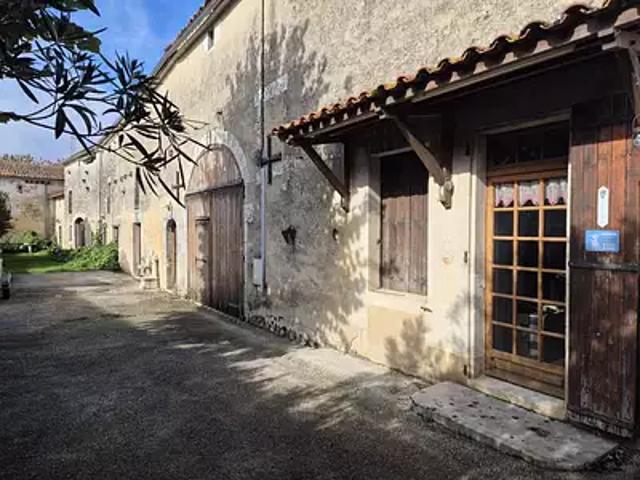Maison vente à Confolens, Courcôme