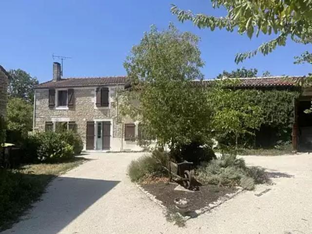 Maison vente à Courcôme