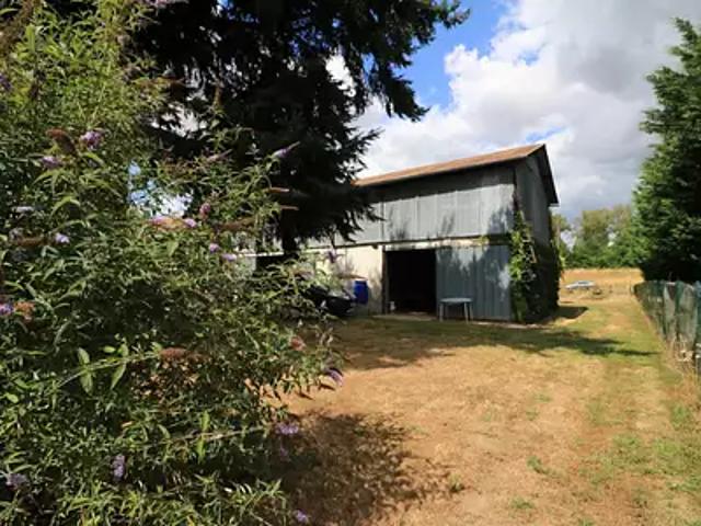 Garage vente à Saint-Amand-Montrond, Cours-les-barres