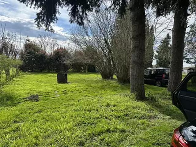 Terrain vente à Saint-Amand-Montrond, Cours-les-barres