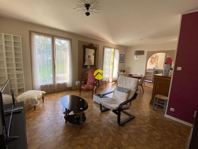 Maison vente à Saint-Amand-Montrond, Cours-les-barres