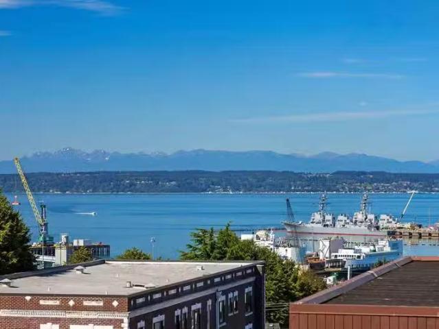 Condo for rent in Everett, Bayside