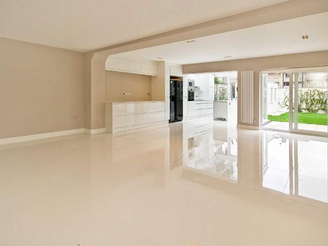 House for rent in Belsize Park, Greater London