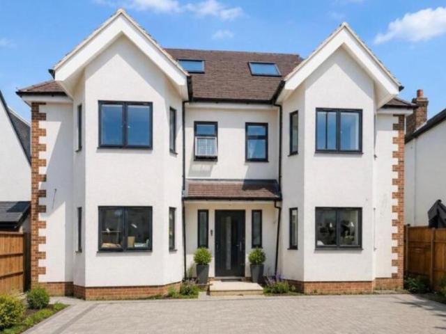 Apartment for sale in Stoneleigh, Ewell