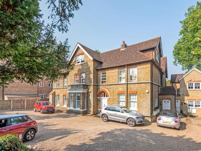 Apartment for rent in Middle Park, Greater London