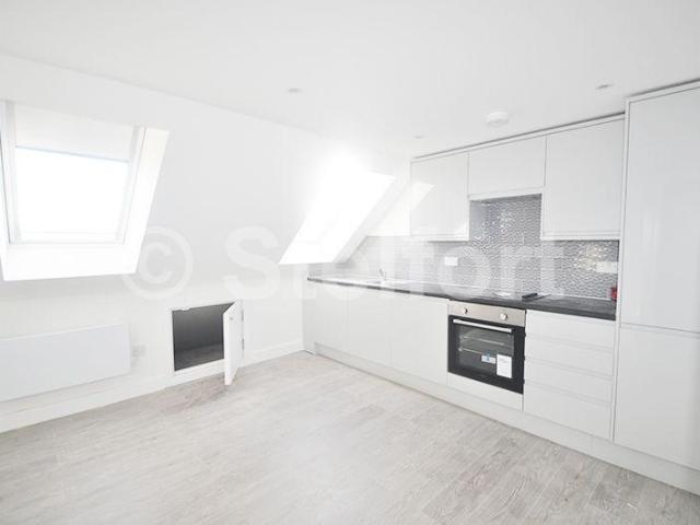 Apartment for rent in Middle Park, Greater London
