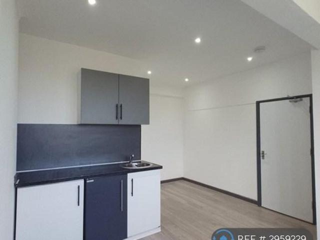Apartment for rent in Middle Park, Greater London