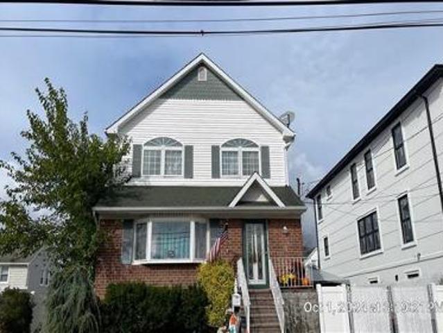 House for sale in East Rockaway