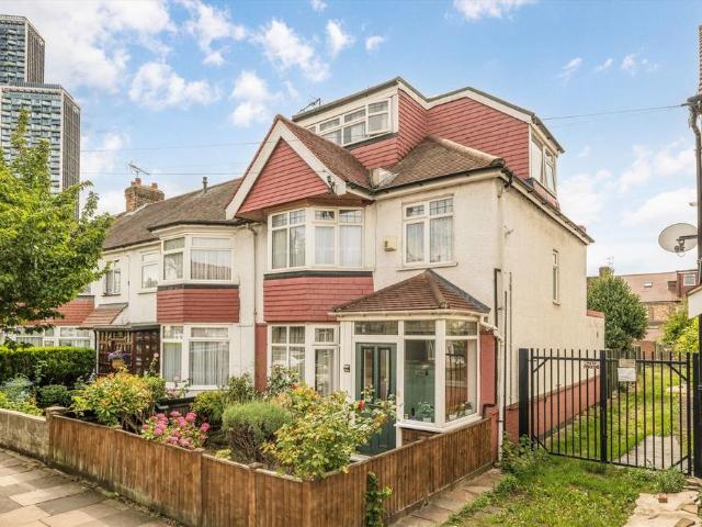 Apartment for rent in London Borough of Ealing, Park Royal