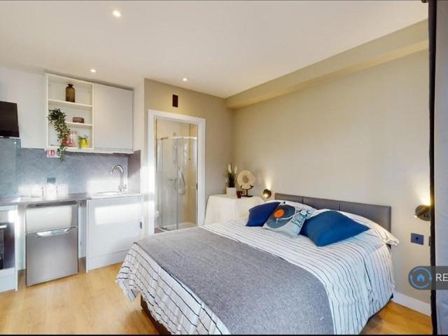 Apartment for rent in London Borough of Ealing, Greater London