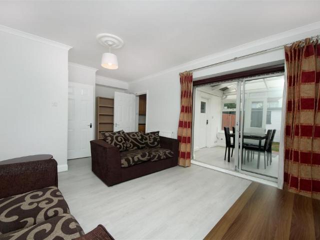 House for rent in London Borough of Ealing, Park Royal