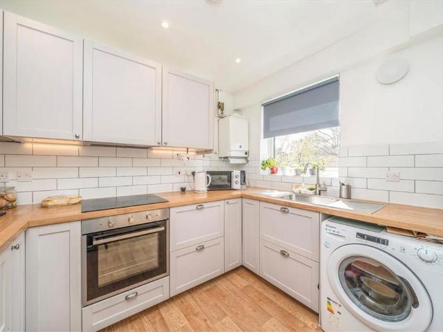 Apartment for rent in Horn Park, Greater London