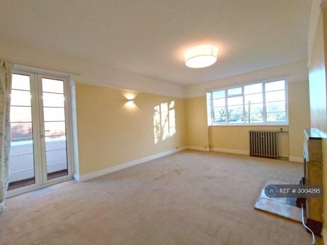 Apartment for rent in North Sheen, Greater London