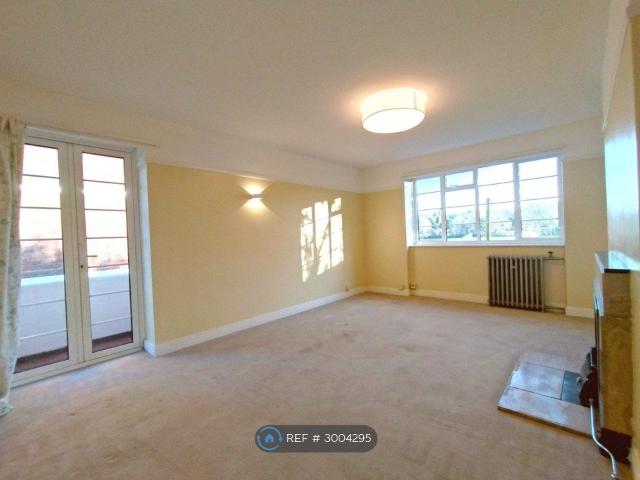 Apartment for rent in North Sheen, Greater London