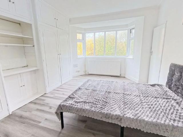 Room for rent in Temple Fortune, Greater London