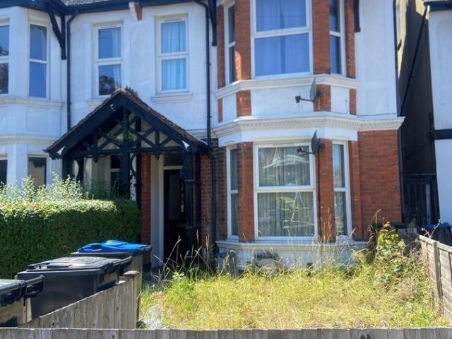 Apartment for rent in London Borough of Croydon, Waddon