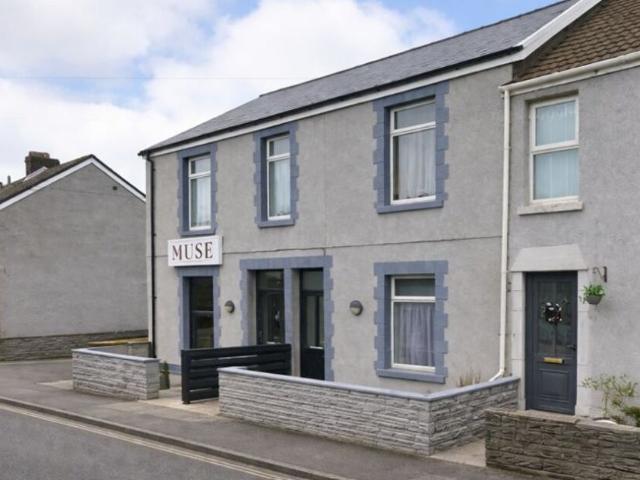 Apartment for rent in Cwmbwrla, Nangreaves