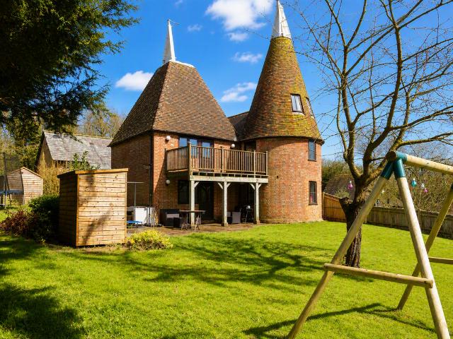 Apartment for rent in Buss's Green, Wealden
