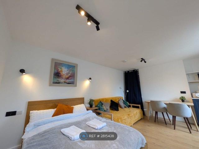 Room for rent in Spon End, West Midlands