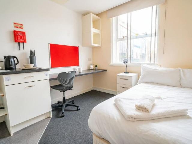 Studio for rent in Hillfields, West Midlands