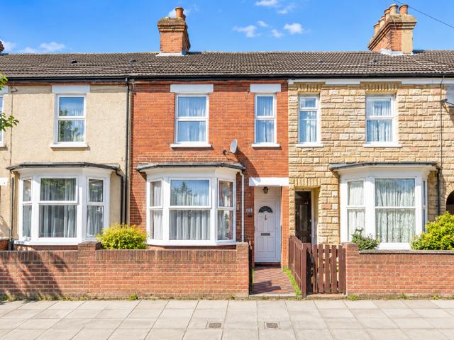 House for rent in Queens Park, Bedford