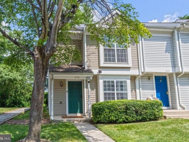 Condo for sale in Sterling