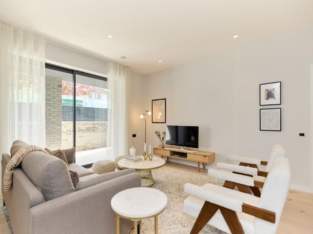 Apartment for rent in Brondesbury, Greater London