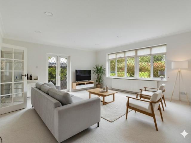 House for rent in Hadley Wood, Greater London