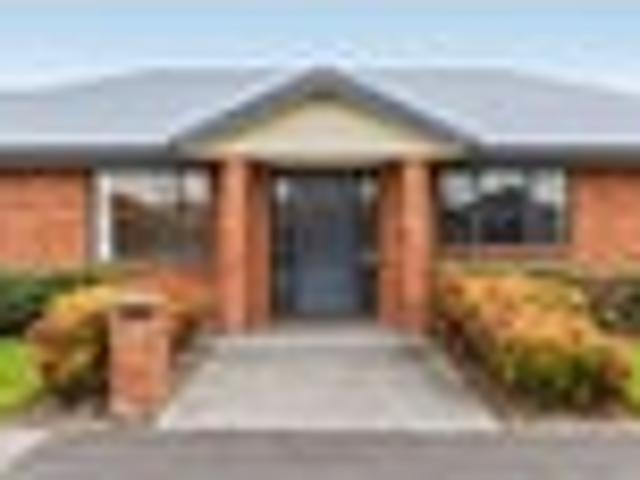 House for sale in Chaslands, Canterbury