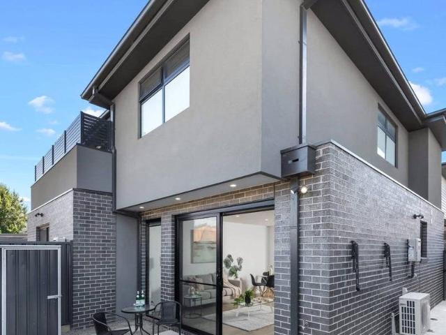 Townhouse for rent in Preston, Melbourne
