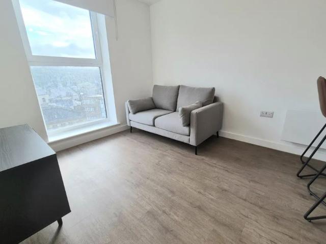 Apartment for rent in Woolshops, Calderdale