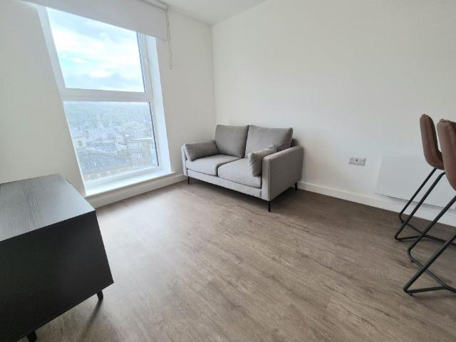 Apartment for rent in Woolshops, Calderdale