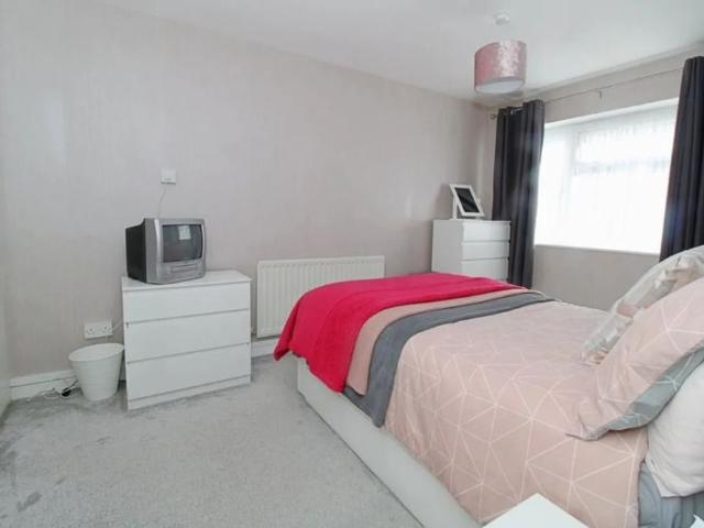 House for rent in Overslade, New Bilton