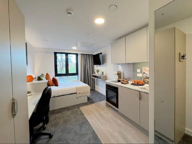 Studio for rent in St Ann's, Haddon