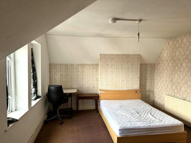 Room for rent in Falcon Lodge, Wales