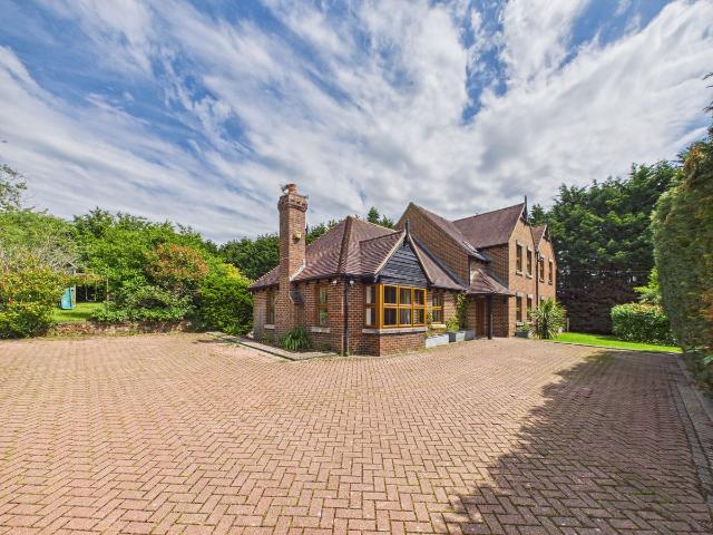 House for rent in Perryfields, West Sussex