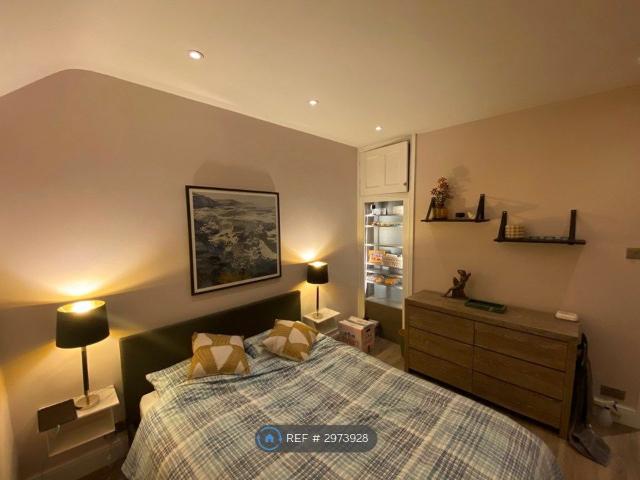 House for rent in Furzedown, Greater London