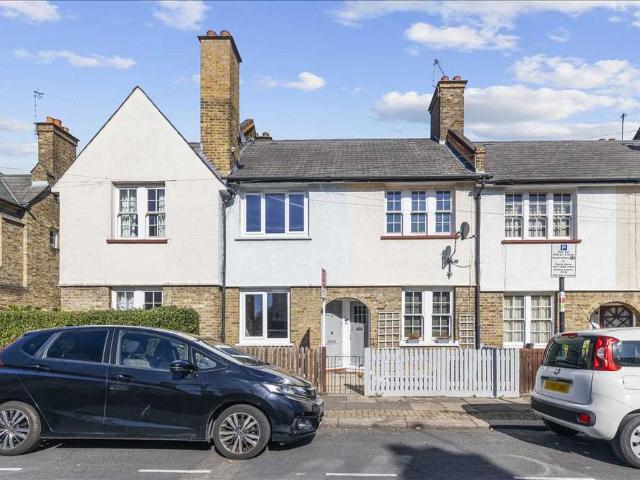 Apartment for rent in Furzedown, Greater London