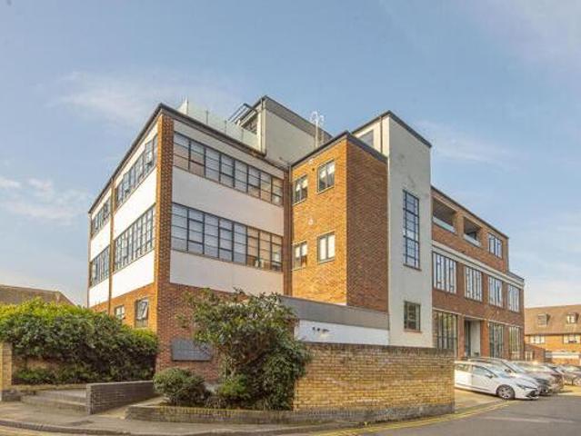House for sale in Kingston Upon Thames, Greater London